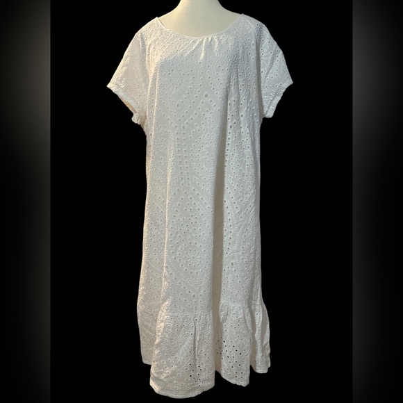 Elegant White Eyelet Midi Dress - Picture 1 of 6